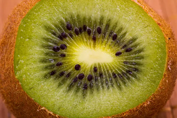 Cutaway de fructe Kiwi. Produse alimentare macro shot . — Fotografie, imagine de stoc