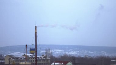 Beyaz duman termik stationboiler Oda, termik santral, hava anket, mavi gökyüzü, çok soğuk karşı beyaz duman baca dan