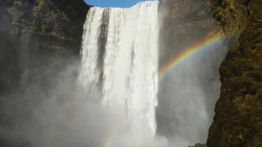 Gökkuşağı ile İzlanda şelale Skogafoss