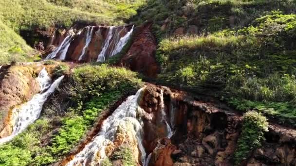 Datanla Wasserfall in dalat, Vietnam an einem Sommertag. Drohnen-Ansicht — Stockvideo