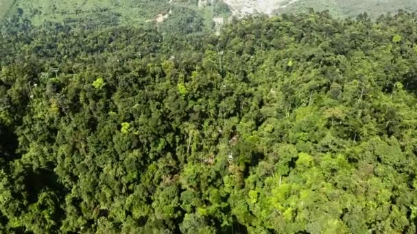 D Nang, Hai Chau District. Vietnam. A shot of the cable car in the mountains of Vietnam.. near the city of Da Nang, climb to the mountain ba na. Drone view — Stock Video