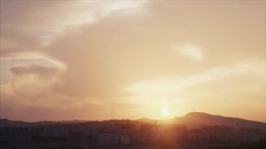 Gündüzden geceye gün batımı şehir merkezinde zaman aşımına uğrar