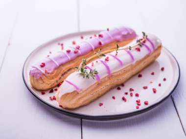 Pembe eklerleri menekşe Fransızca yakın krem kahvaltı sabah ışık plaka 