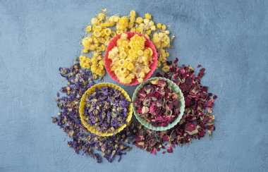 aromatik bitkisel çay papatya, gül ve lavander mavi w gevşek