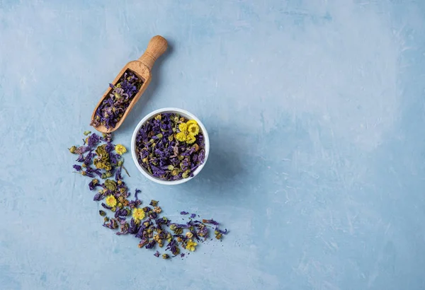 aromatik bitkisel kuru çay lavanta ve papatya beyaz yakın gevşek 