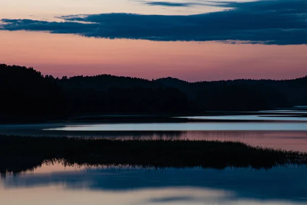 Sommerabend in Korelija Sonnenuntergang Fluss Norden Wasser-Panorama vie — Stockfoto