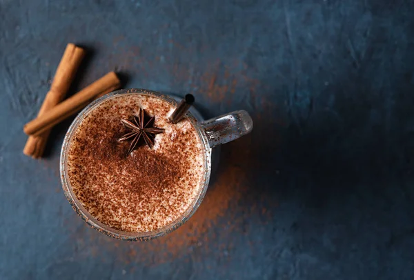Spice coffee latte with cinammon and chokolate on the dark  blue — Stock Photo, Image