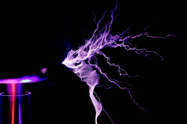 Tesla Coil Elektrostatische Kwijting Vonk Bliksem Zwarte Achtergrond — Stockfoto