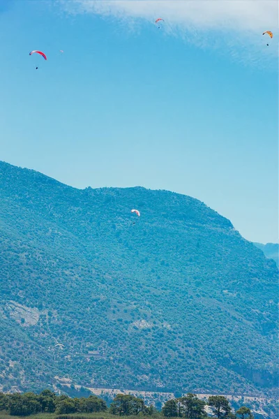 Paralotniarstwo Słoneczny Dzień Plaży Ölüdeniz Fethiye Turcja Czerwca 2018 Blue — Zdjęcie stockowe