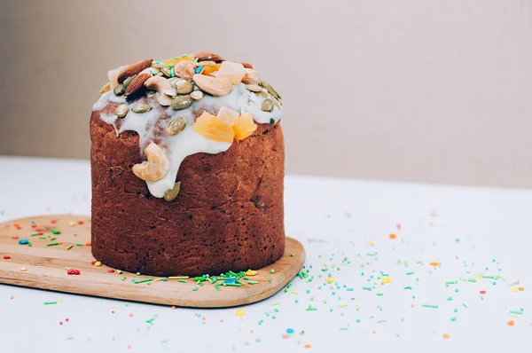 Lezzetli ev yapımı taze pişmiş Paskalya pastası 