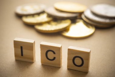 ICO ahşap üzerine. İlk madeni para sunan kavramı