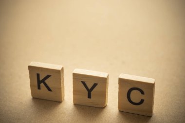 KYC ahşap üzerine. Sayın Müşteri kavramı biliyorum