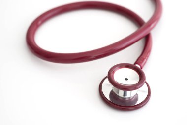 Beyaz arka plan üzerinde Bergandy stetoskop