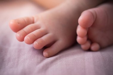 Odaklı Bebe Ayak kadar seçici kapalı.