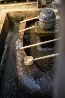 Ağız ve el yıkama kova tapınak veya Tapınağı önünde.