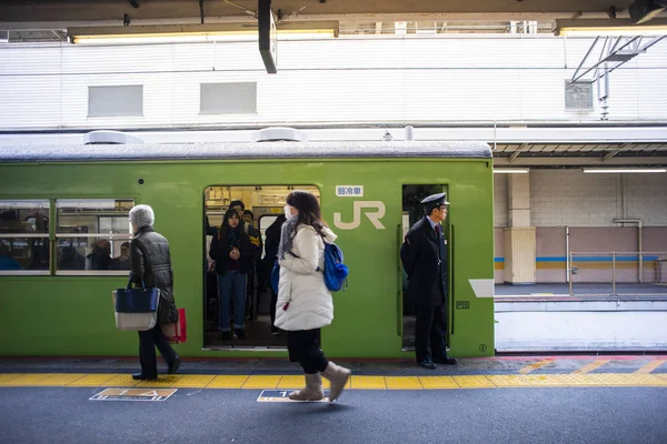 Киото Япония Февраля 2017 Года Train Ожидает Пассажира Станции Киото — стоковое фото