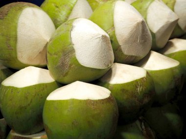 Taze yeşil ihale Hindistan cevizi