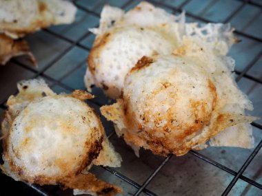 Geleneksel Tay tatlı - Hindistan cevizi Pancakes 