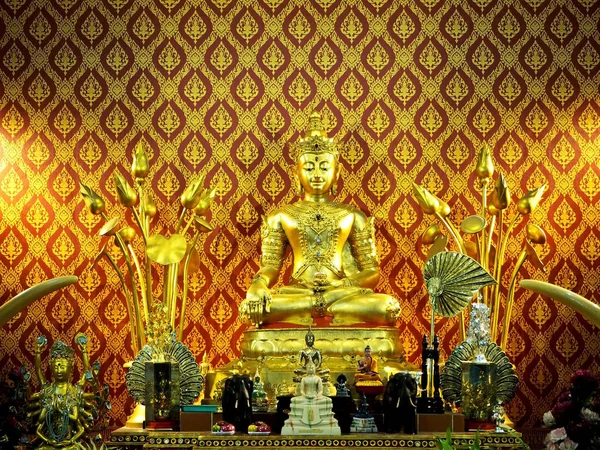 Eine Goldene Buddha Statue Sadue Muang Tempel Chiang Mai Thailand — Stockfoto