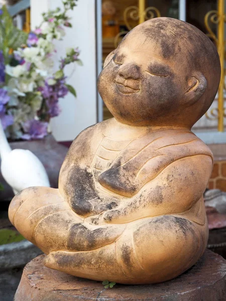 Niedliche Kleine Mönchsstatue Garten — Stockfoto