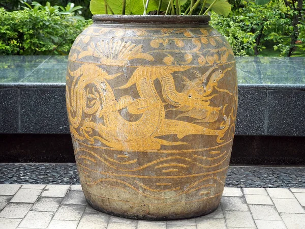 Античний Великий Китайський Керамічний Горщик Ізольовані Міському Парку — стокове фото
