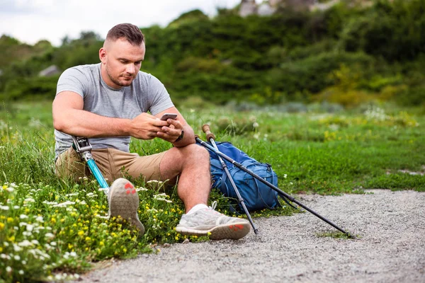 Nice Young Man Disability Sitting Grass While Using His Smartphone — Stock Photo, Image