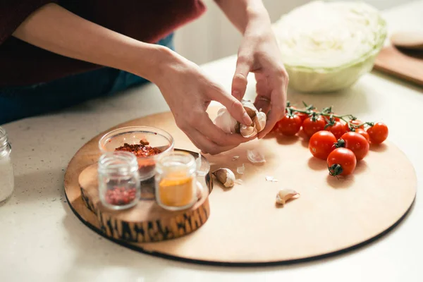 Close Table Cutting Board Hands Woman Holding Garlic Cherry Tomatoes — Stock Photo, Image