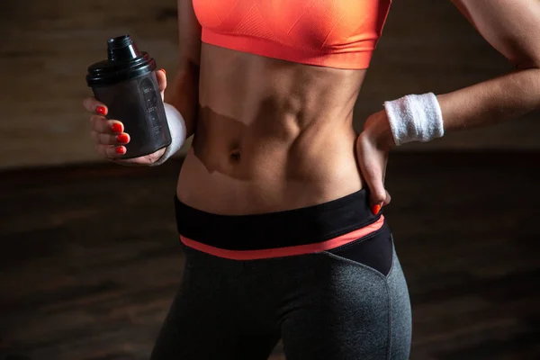 Atractivo Cuerpo Forma Joven Dama Pie Ropa Deportiva Con Botella — Foto de Stock