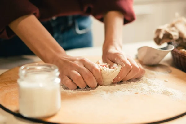 Close Wooden Cutting Board Woman Kneading Dough — Stock Photo, Image