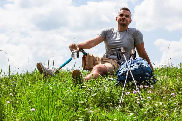 Delighted Young Man Resting Recreating Activities While Drinking Water Grass — Stock Photo, Image