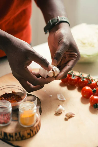 Cutting Board Cherry Tomatoes Spices Hands Man Holding Garlic Board — Stock Photo, Image
