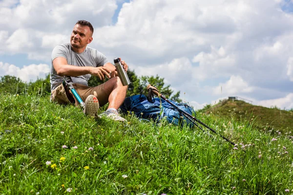 Young Tired Man Prosthesis Drinking Tea Grass While Resting Outdoors — Stock Photo, Image