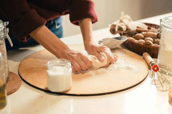 Close Wooden Cutting Board Hands Woman Kneading Dough — Stock Photo, Image