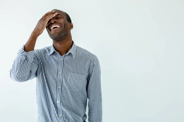 Natureza Sorridente Cintura Para Cima Homem Afro Americano Positivo Contra — Fotografia de Stock