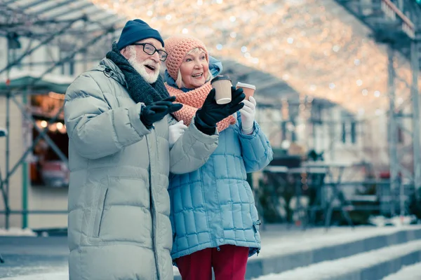 Beautiful Elderly Couple Winter Coats Standing Outdoors Carton Cups Coffee — Stock Photo, Image