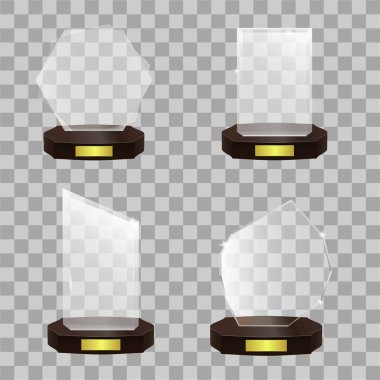 Saydam arka plan üzerinde izole kupa Ödülü parlayan cam kümesi. 