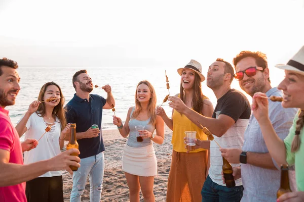 Happy Friends Having Dinner Brochette Have Been Cooked Barbecue Beach — Stock Photo, Image