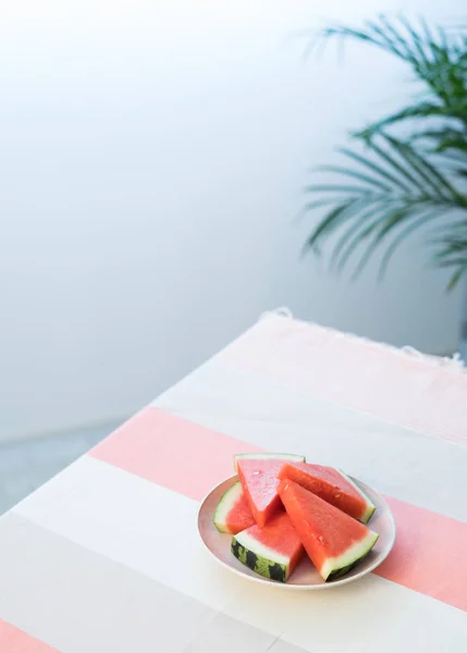 Υγιή Καρπούζι Φρέσκα Φρούτα Στο Τραπέζι Καλοκαίρι — Φωτογραφία Αρχείου