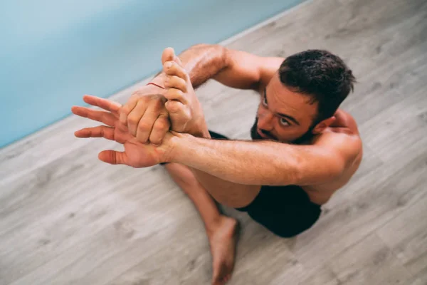 Jóga Mladý Muž Dělá Jóga Cvičení Izolovaných Bílém Pozadí Yogi — Stock fotografie