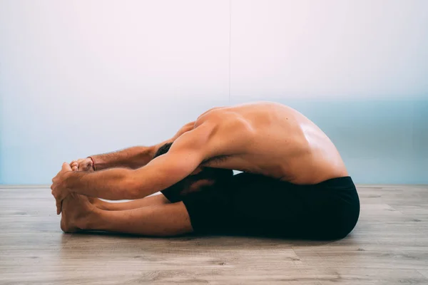 Jóga Mladý Muž Dělá Jóga Cvičení Izolovaných Bílém Pozadí Yogi — Stock fotografie