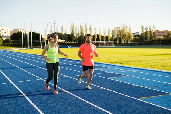 Couple Athletic Runners Running Blue Race Track Sport — Stock Photo, Image