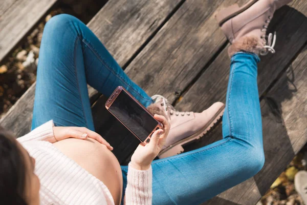 Draufsicht Der Schönen Schwanger Aussehenden Ultraschallbild Ihrem Handy Konzept Der — Stockfoto
