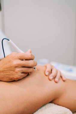Epi Intratissue perkütan Electrolisis tarafından destekli acupunture için hastanın acupunturist tarafından kullanılan iğneler makine bağlanma Electroacupunture kuru iğneleme yöntemlerinin etkinliğinin karşılaştırılması iğne.