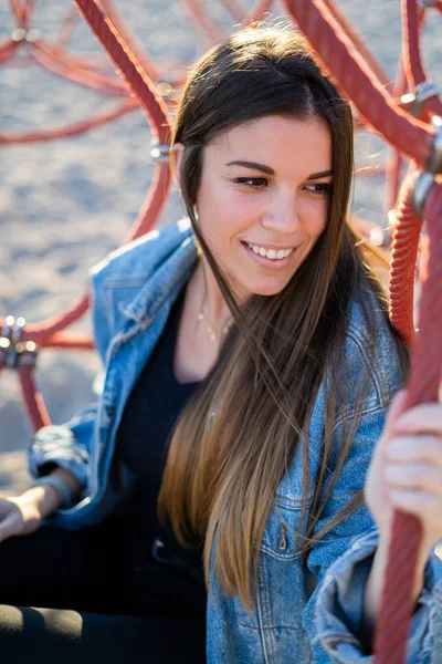 Joven Hermosa Mujer Sonriendo Aire Libre Par — Foto de Stock