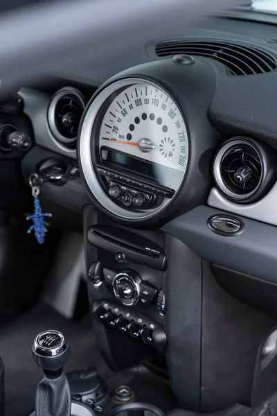 Melbourne, Australië-20 augustus 2019: weergave van een interieur BMW Mini Cooper One D, 2012 model — Stockfoto