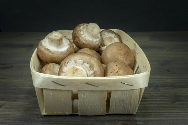 Fresh whole crimini (Baby Bella) mushrooms — Stock Photo, Image