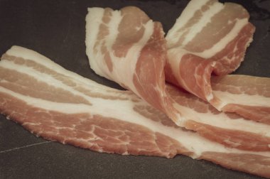 pişmemiş kuru tedavi arka domuz pastırması