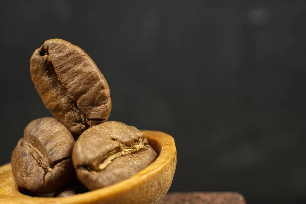 Roasted coffee beans in close up — Stock Photo, Image