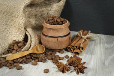 Kahve çekirdekleri, yıldız anason ve tarçın