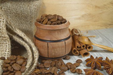 Kahve çekirdekleri, yıldız anason ve tarçın